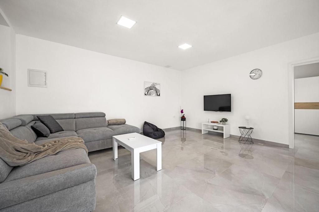Apartment Olive Garden Near Pula 3 Km From Center And Only 4 Km From The Beach For 4 Persons Exterior foto