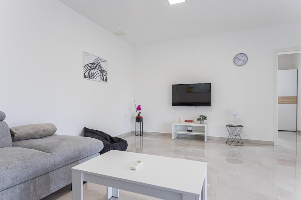 Apartment Olive Garden Near Pula 3 Km From Center And Only 4 Km From The Beach For 4 Persons Exterior foto